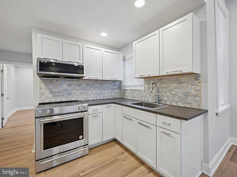 2253 N Delhi St — Photo 3