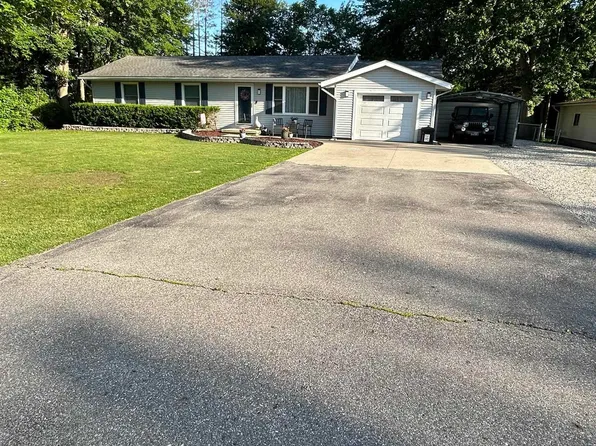 6085 S Birch Hill Dr, Kimball, MI 48074