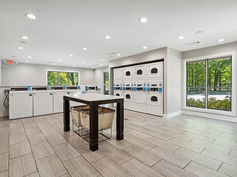 2311 Dunwoody Xing — Photo 34