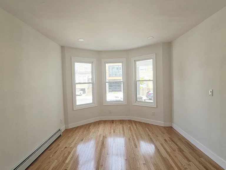15 Dwight St — Photo 5