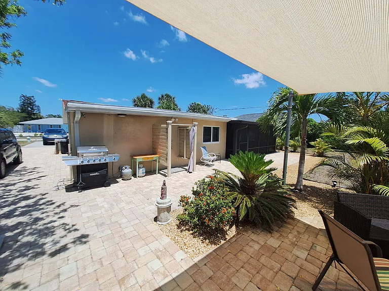 1541 Crest Dr — Photo 31