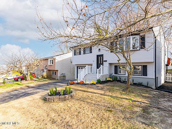 3rd image of 975 S Concourse