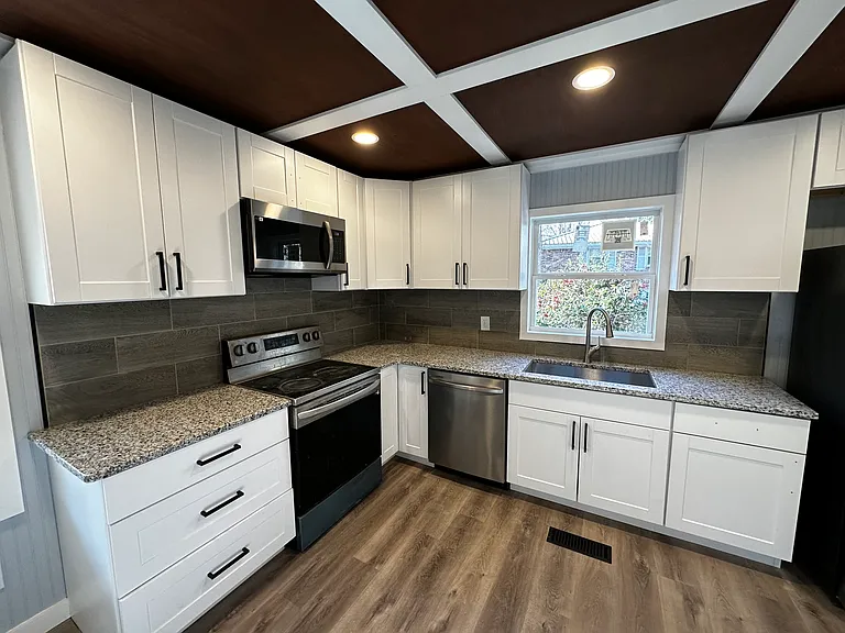 1275 Highway 16 E — Photo 3