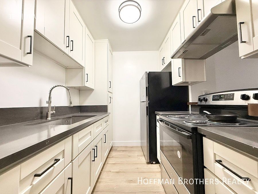 1st image of 1722 Winona Blvd #206