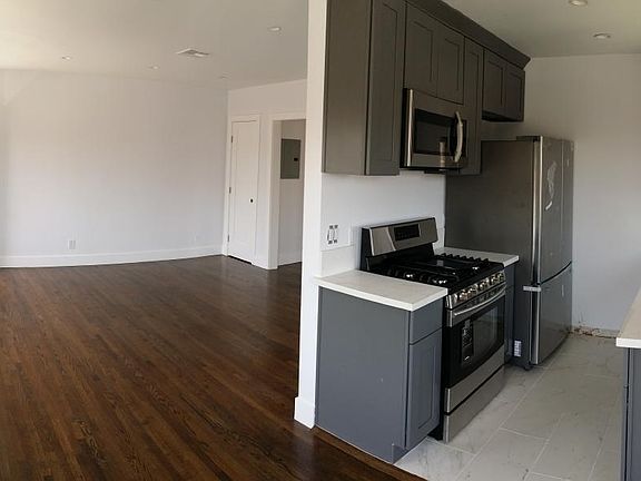 4th image of 1539 Brockton Ave APT 5