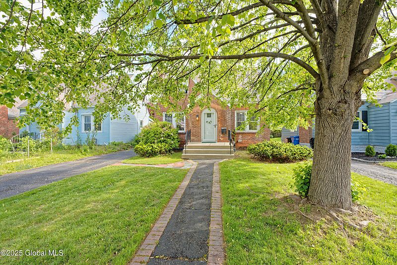 3rd image of 21 Fordham Court