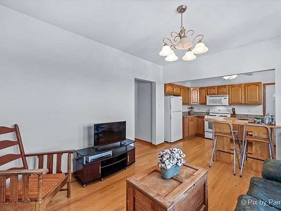 3rd image of 3548 W Belle Plaine Ave #3