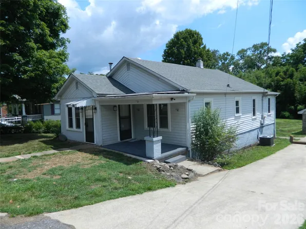 129 Edgebrook Pl NW, Lenoir, NC 28645
