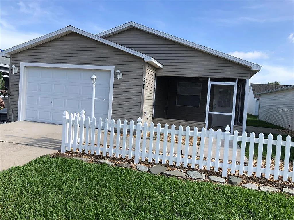 2 bed, 2.0 bath, 1156 sqft, $2,100 — Photo 2