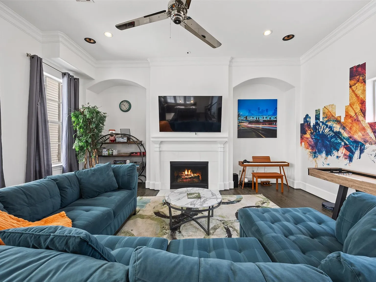 3 bed, 3.5 bath, 2284 sqft, $4,800 — Photo 3