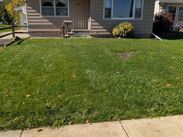 1233 Commercial St, Sycamore, IL 60178