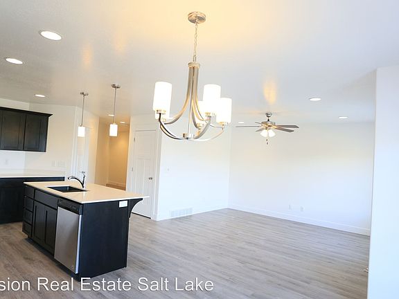 2nd image of 854 W Bataan Ln