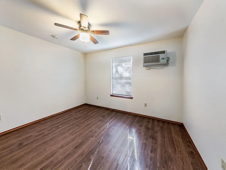 57 Woodcreek Dr — Photo 18