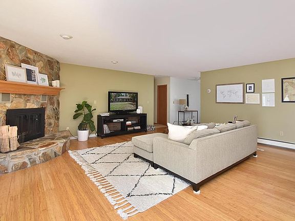 5th image of 1534 Woodlake Blvd