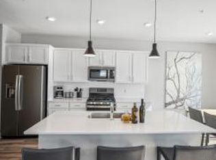 1603 Gable Dr, Carver, MN 55315