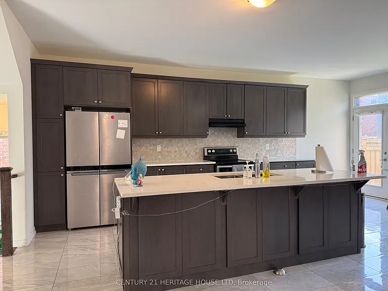 18 Dolucci Cres E — Photo 7