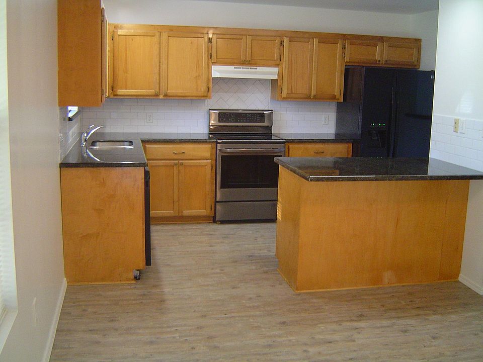 2nd image of 5807 Bennie Ln #B