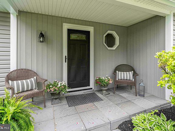 4th image of 125 Christine Dr