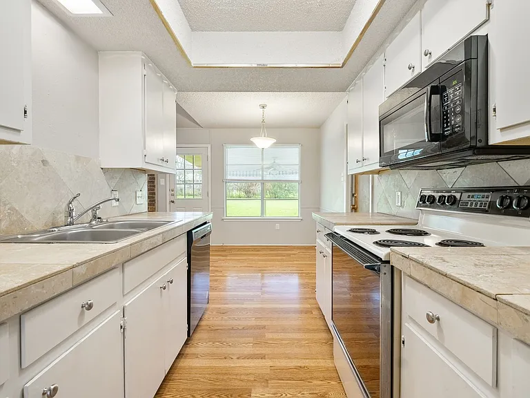 5404 Salem Hill Dr — Photo 7