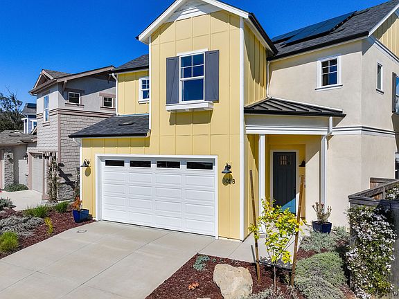 Images are of model homes. Actual homes are under construction and finishes may vary.