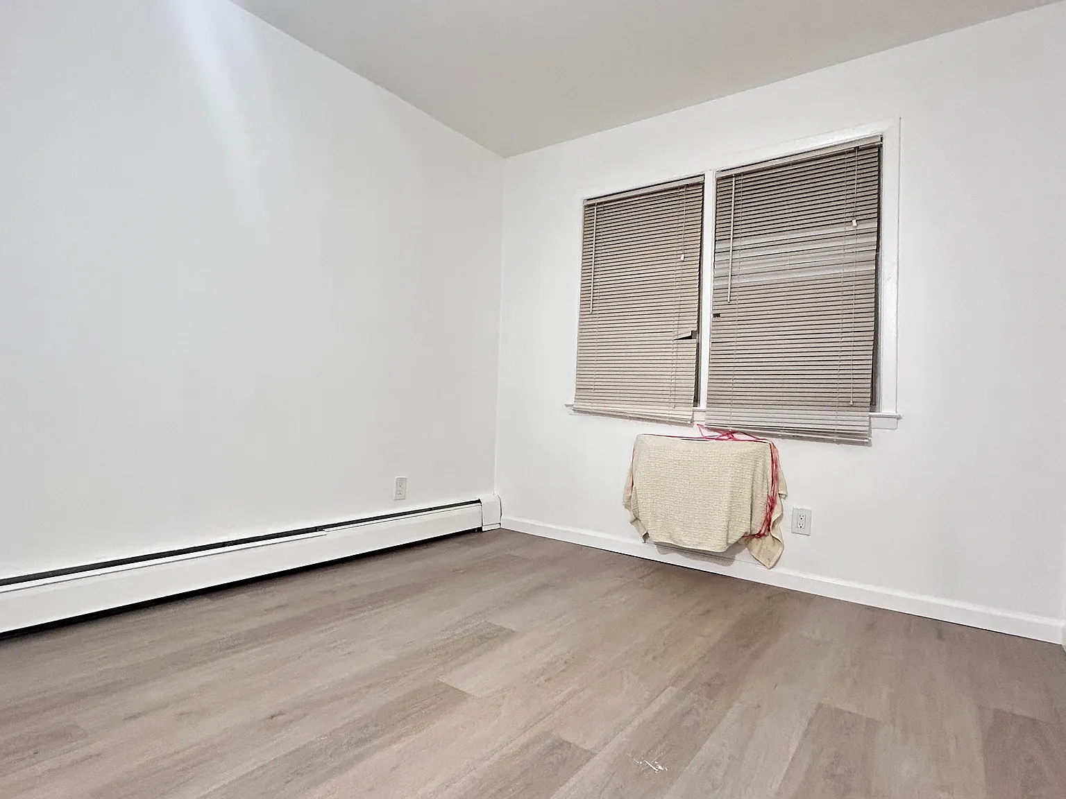 Barclay Ave, Flushing — Photo 3
