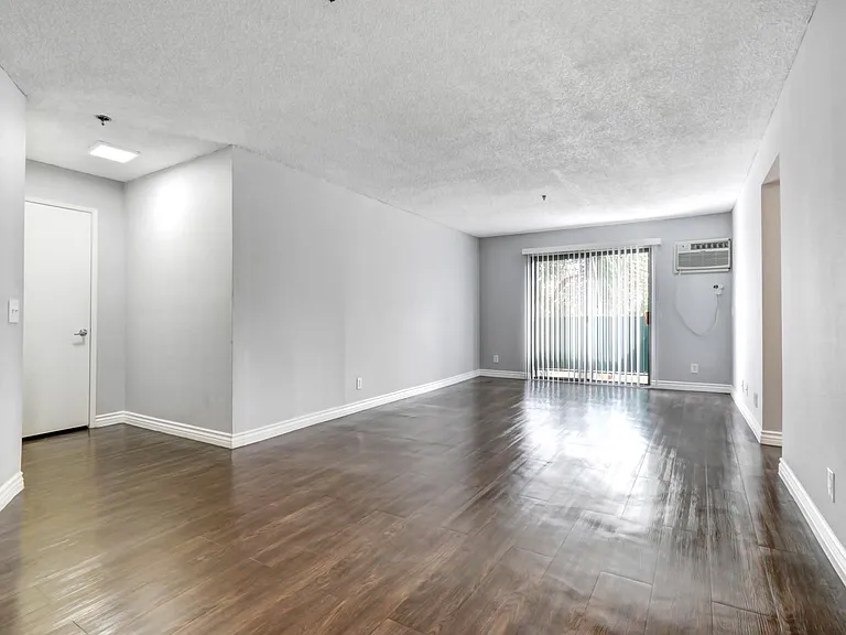Tuscani Villas — Photo 19