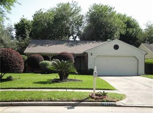 15823 Pipers View Dr, Webster, TX 77598