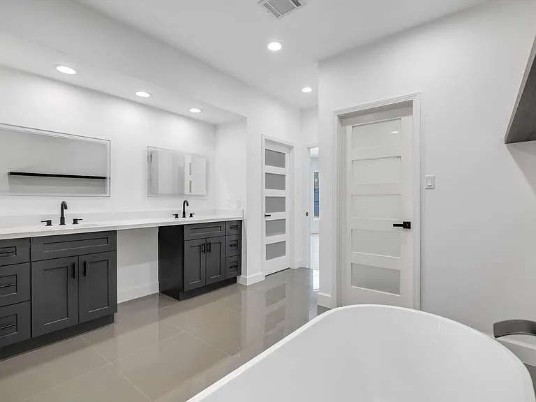 12564 Memorial Dr — Photo 23