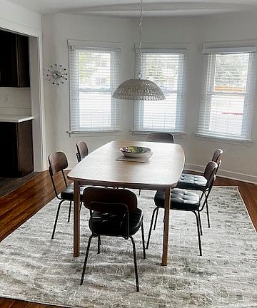 nice large dining area/room for six.