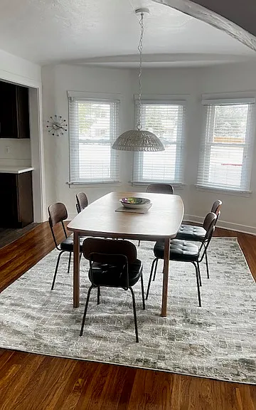 nice large dining area/room for six.