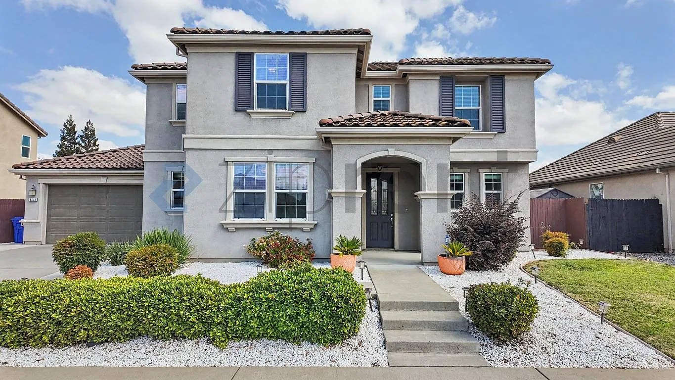 4 bed, 2589 sqft, $3,400 — Photo 1