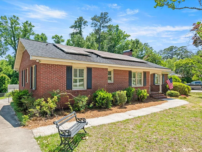 726 Wisteria Dr — Photo 3