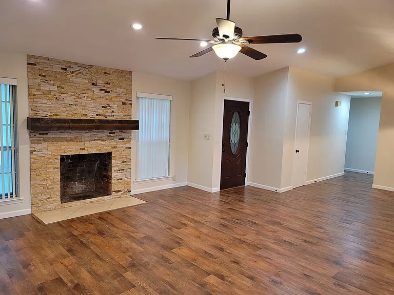 629 Perdido Dr — Photo 2