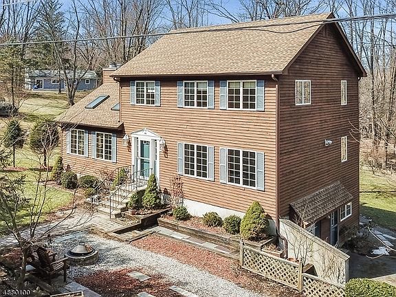 3rd image of 109 Hillside Dr