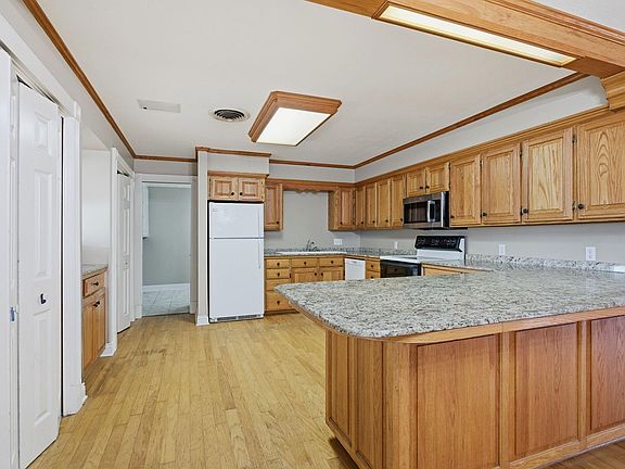 2nd image of 1712 Charles Dr