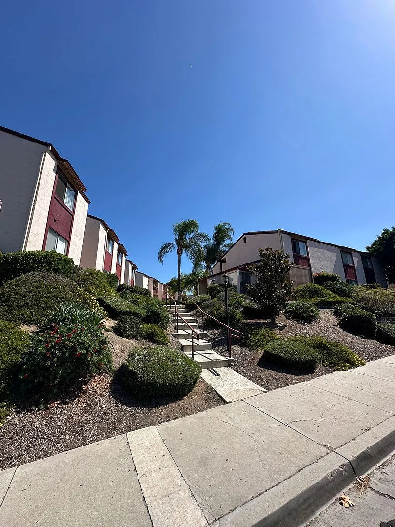 Aztec Apartments — Photo 1