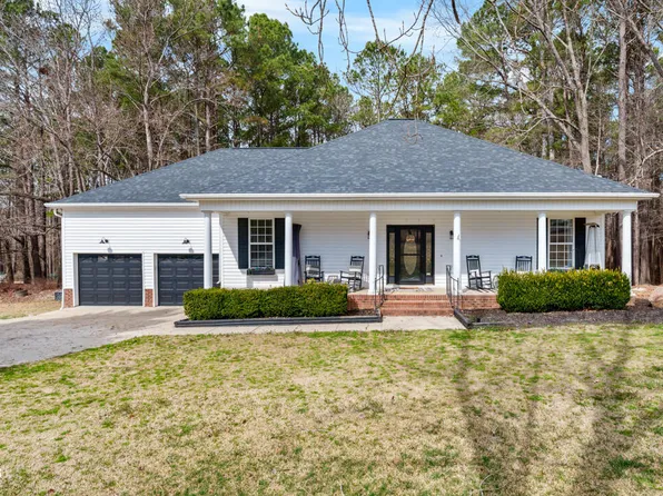 208 Hunting Lodge Rd, Clayton, NC 27520