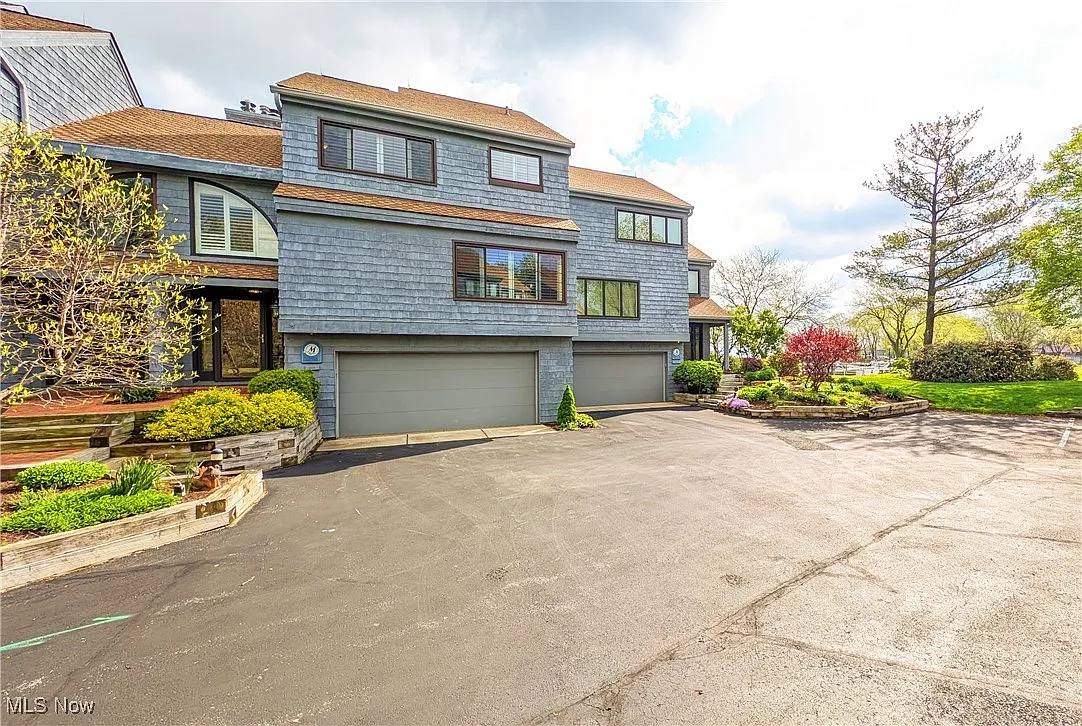 532 Mariner Vlg photo 1