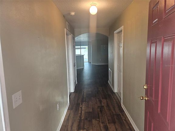 3rd image of 1421 9th St SE