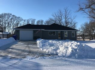 558 S Oak St, Avoca, IA 51521