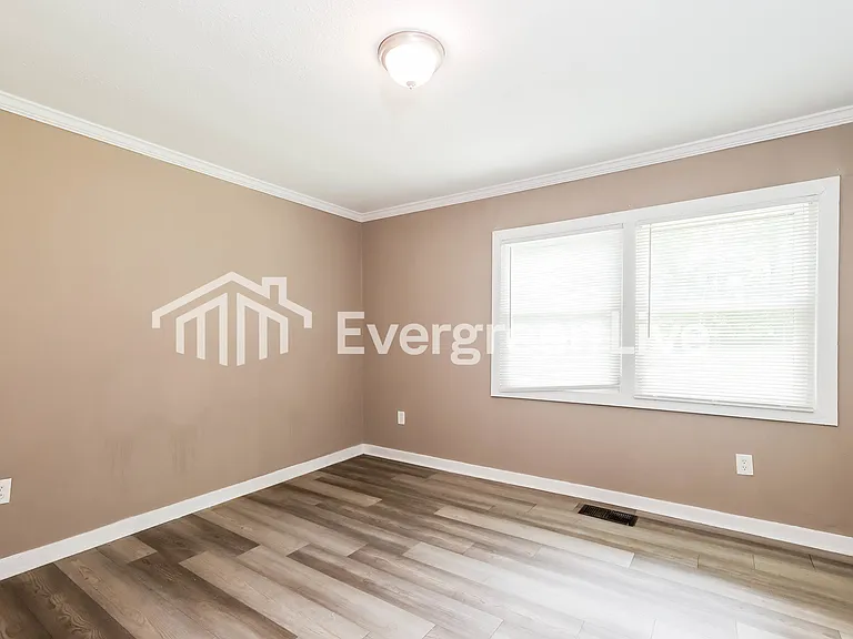 1535 Winchester St — Photo 7