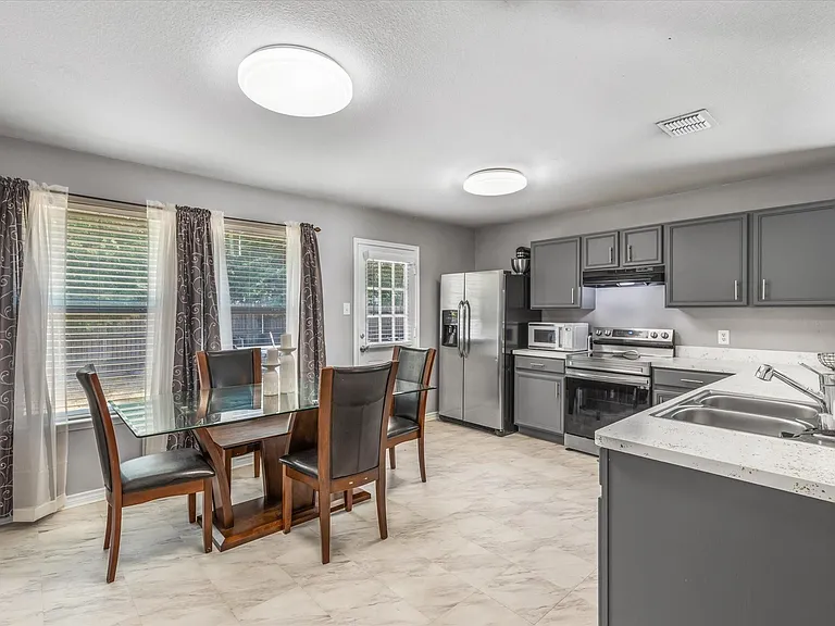 8610 Mountain Bluff Ln — Photo 10