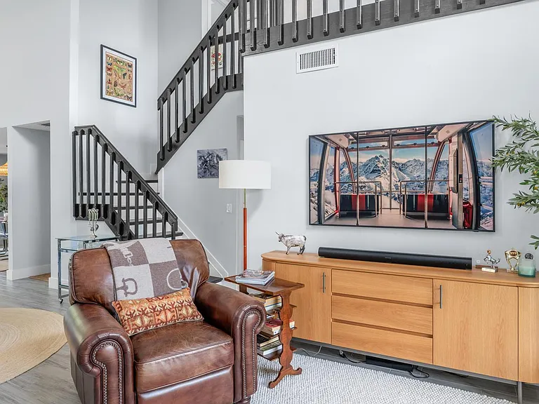 13549 Fountain View Blvd — Photo 45