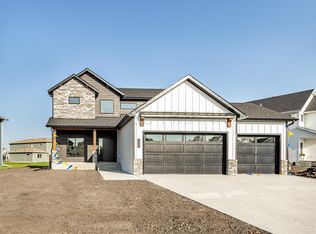 7741 Firefly Ln, Horace, ND 58047