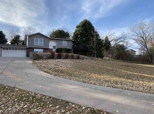 302 Tepee Rd, North Platte, NE 69101