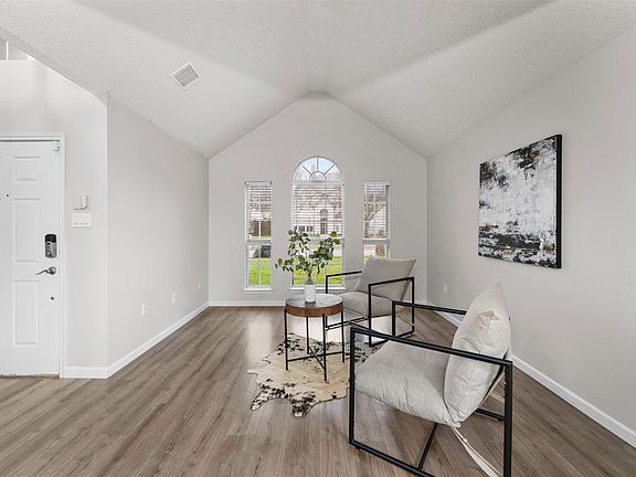 4th image of 2133 Spring Mills Rd