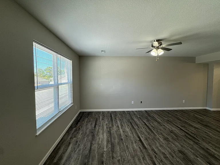 Creekside Apartments — Photo 57
