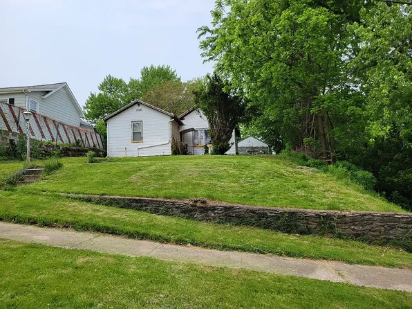 2008 N 5th St, Clinton, IA 52732