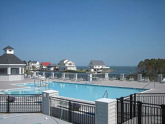 5th image of 2028 Mayflower Dr