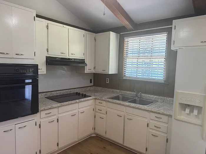 3004 Lytle Dr — Photo 3